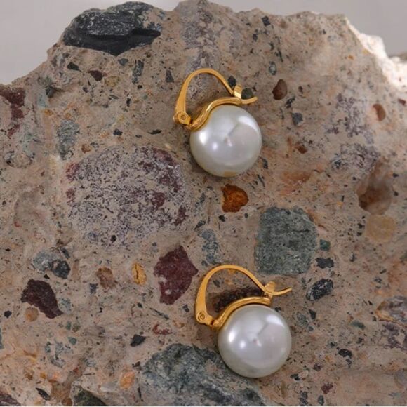 #36 New Unique Pearl Drop Huggie Earrings - Picture 8 of 14